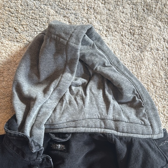 Denim hoodie jacket with sweatshirt sleeves in black and gray - Picture 5 of 10